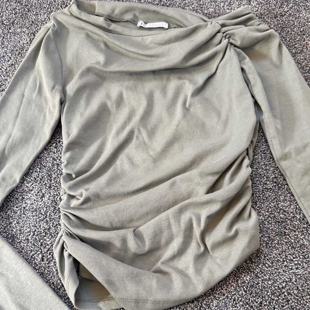 Zara Olive Long Sleeve Ruched Top - Picture 4 of 4